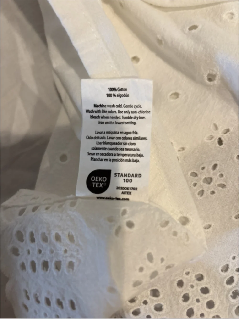 Pioneer Woman White 100% Cloth Napkins (4).  1050